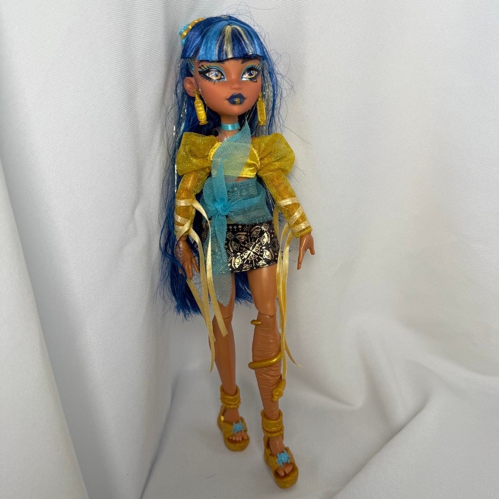 Monster High G3 Core Cleo de Nile Doll & Accessories Set Blue Hair Mattel 2022